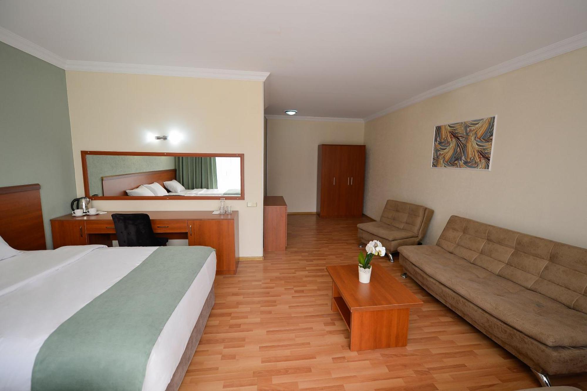 Aura Boutique Hotel Batumi Exterior photo