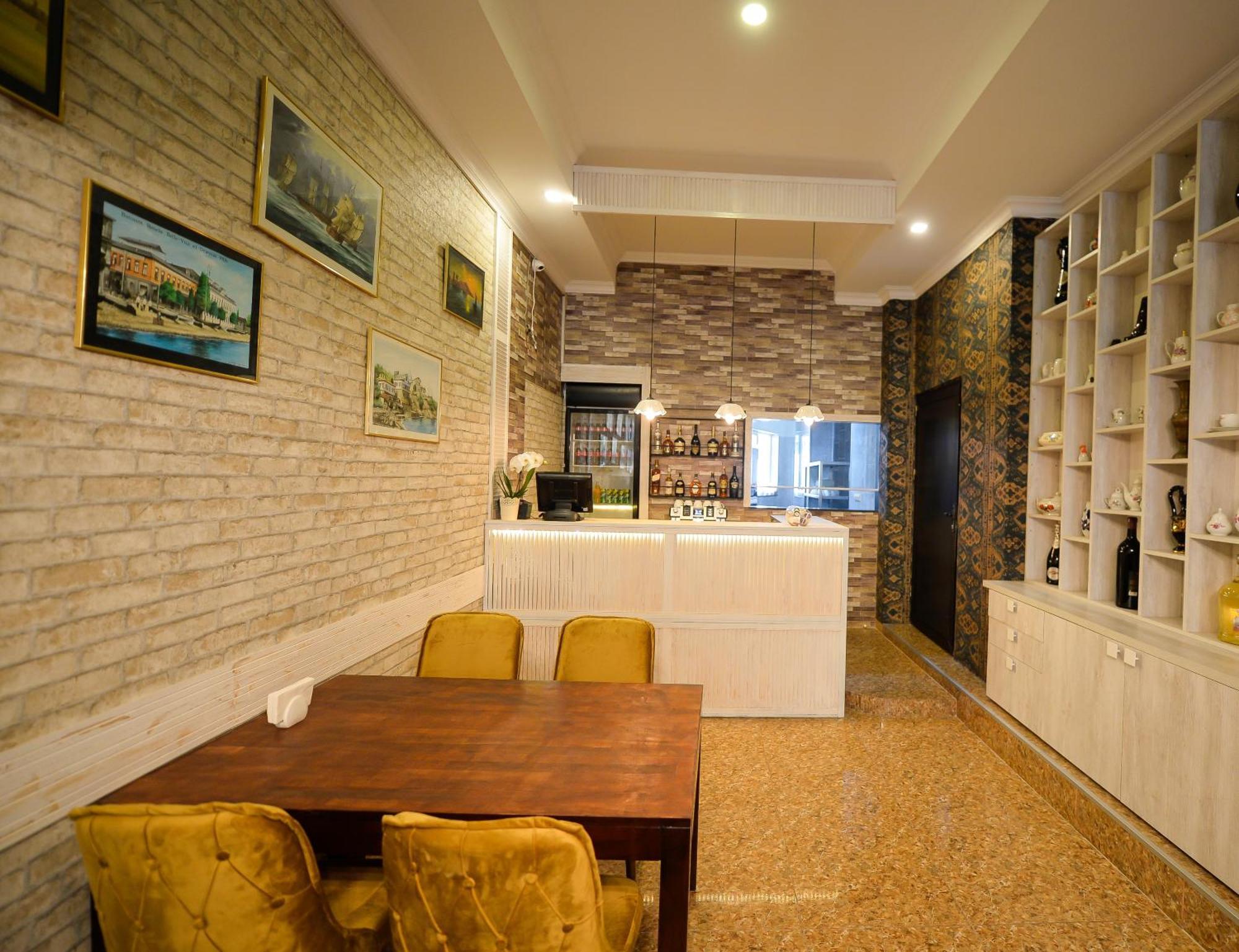 Aura Boutique Hotel Batumi Exterior photo