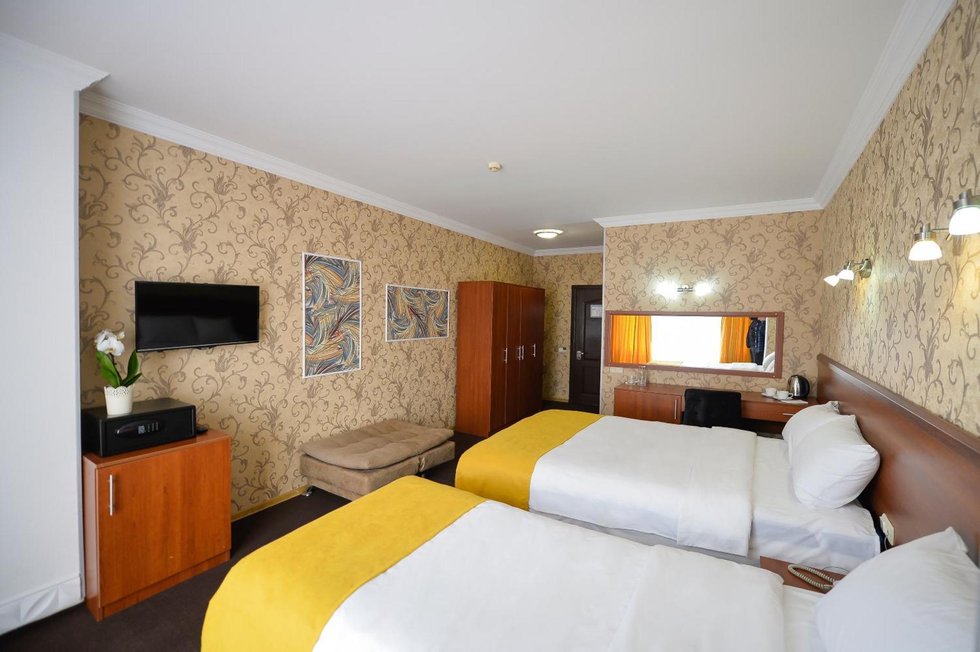 Aura Boutique Hotel Batumi Room photo