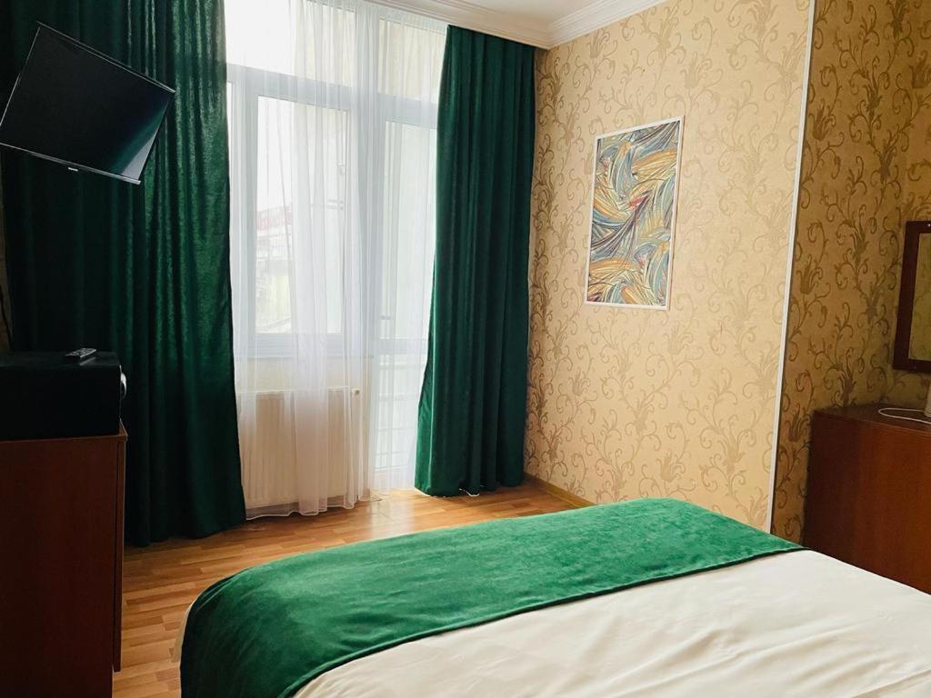 Aura Boutique Hotel Batumi Room photo